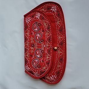 Hand embroidery sustainable clutch